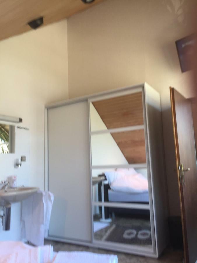 Duesseldorfer Privatzimmer Buitenkant foto